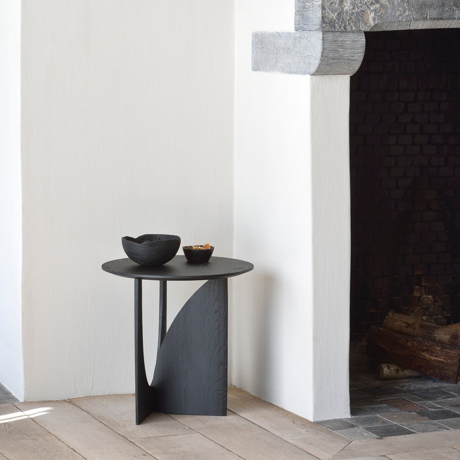 Table d'appoint en chêne noir
