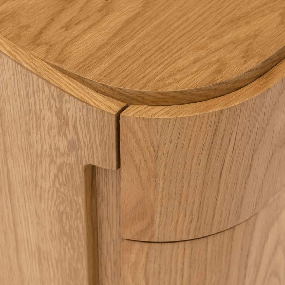 Table de chevet moderne en chêne naturel avec fermeture amortie pour chambre à coucher