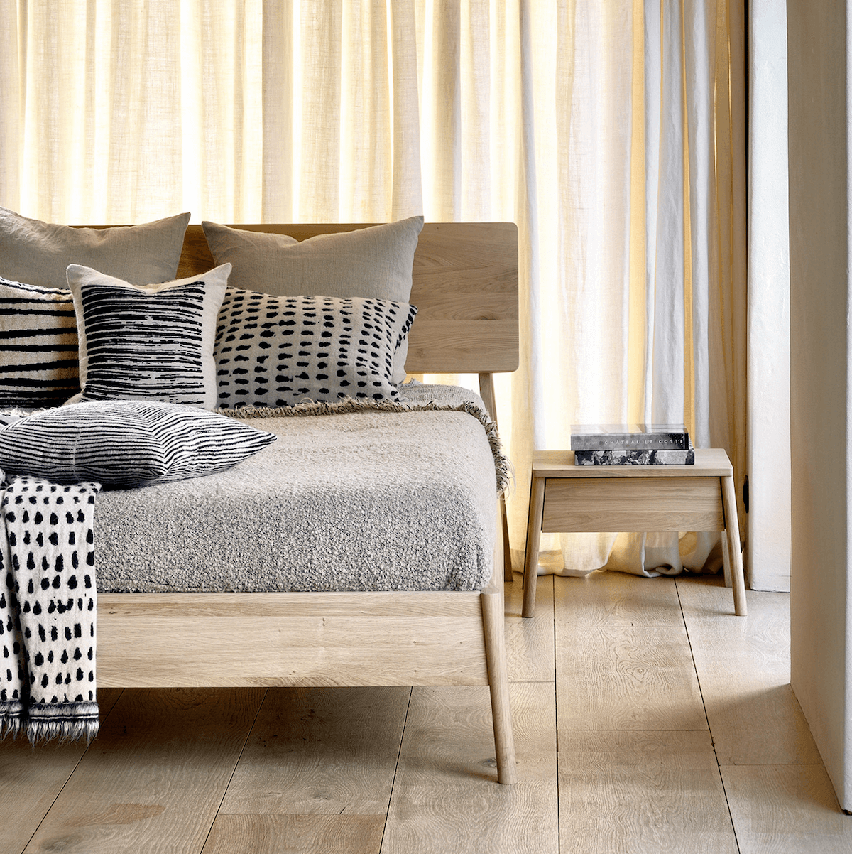 Table de Chevet en Chêne du Milieu du Siècle pour Chambre à Coucher