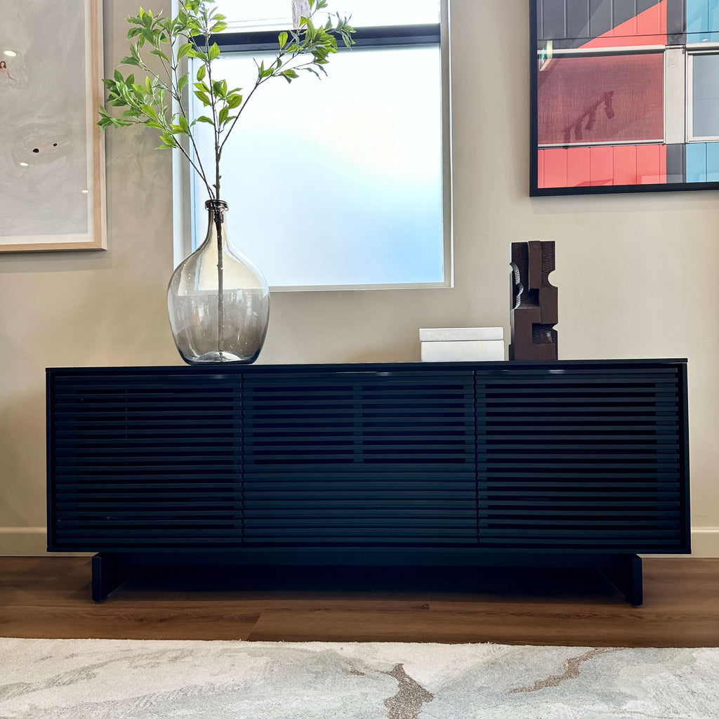 Meuble TV en frêne ébénisé avec rangements pour salon