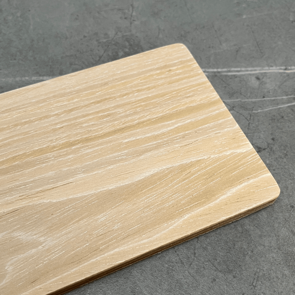 Table de chevet moderne en marbre et chêne avec fermeture amortie pour chambre à coucher