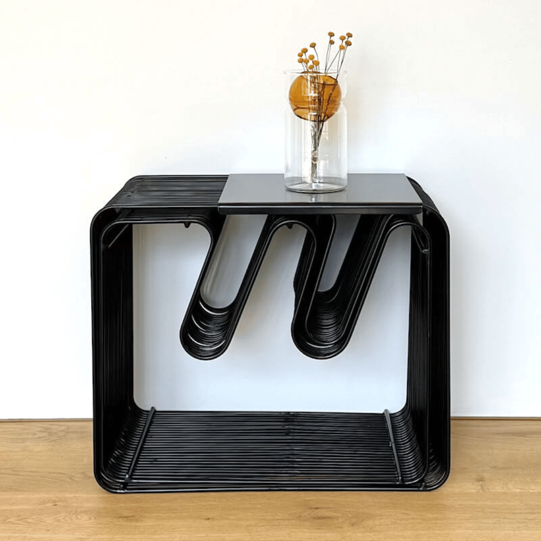 Table d'appoint en métal noir