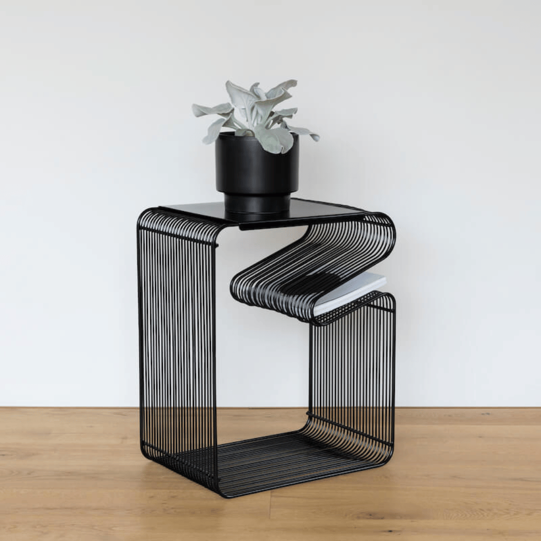 Table d'appoint en métal noir
