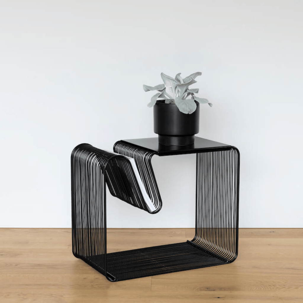 Table d'appoint en métal noir