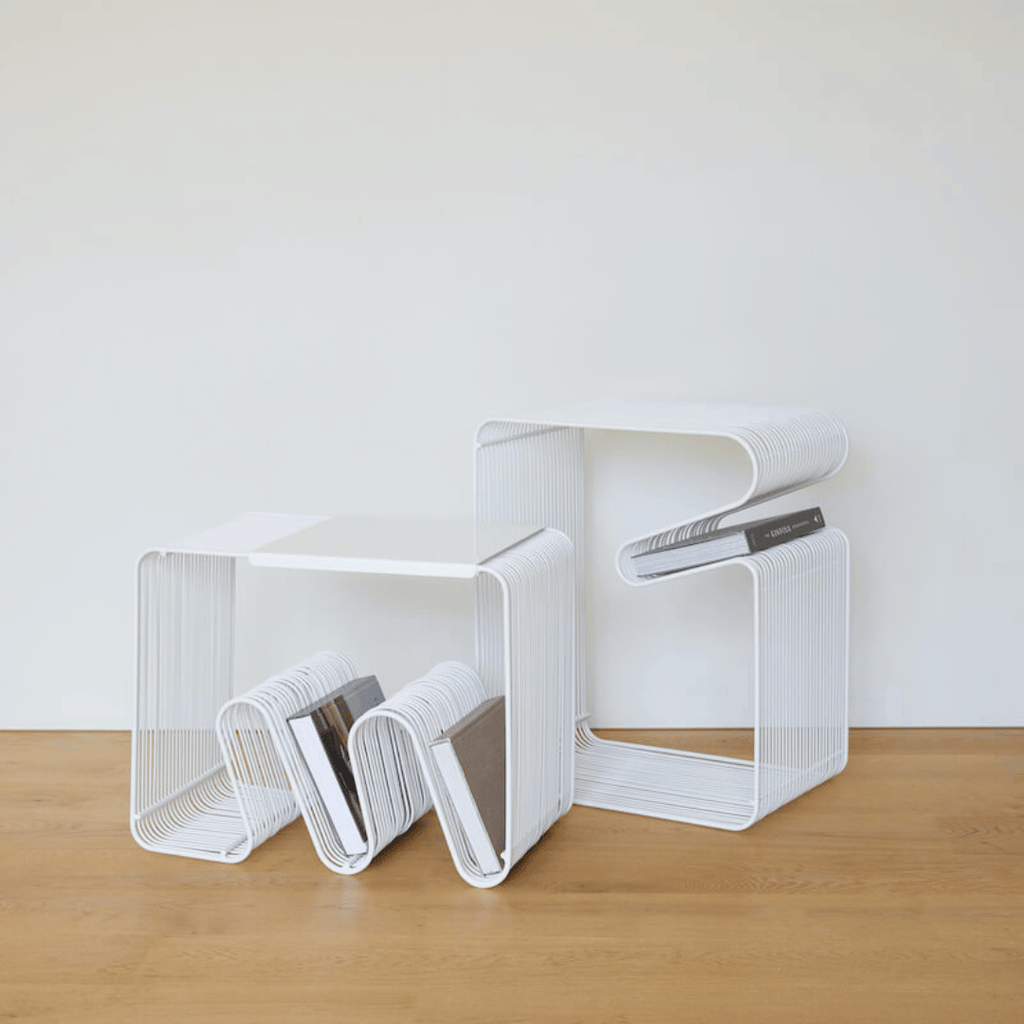 Table d'appoint en métal blanc