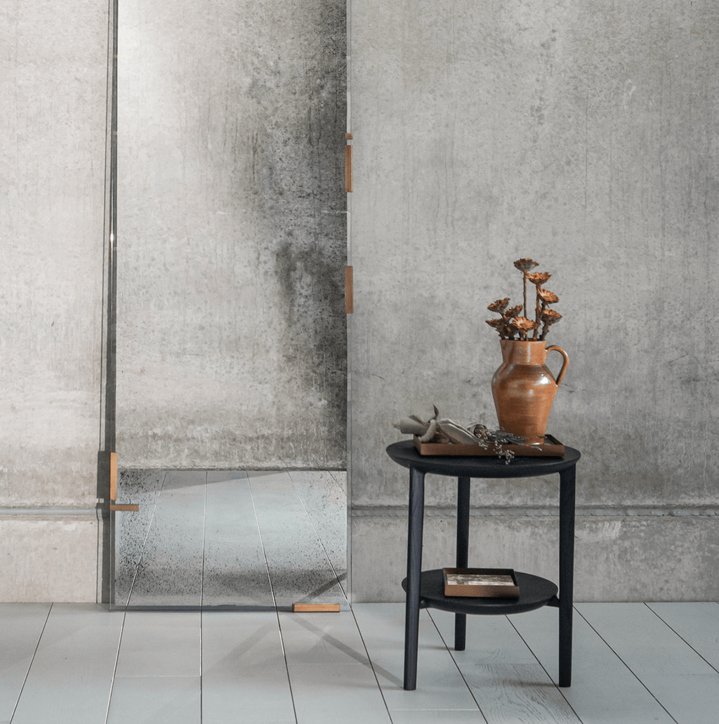 Table d'appoint moderne en chêne noir
