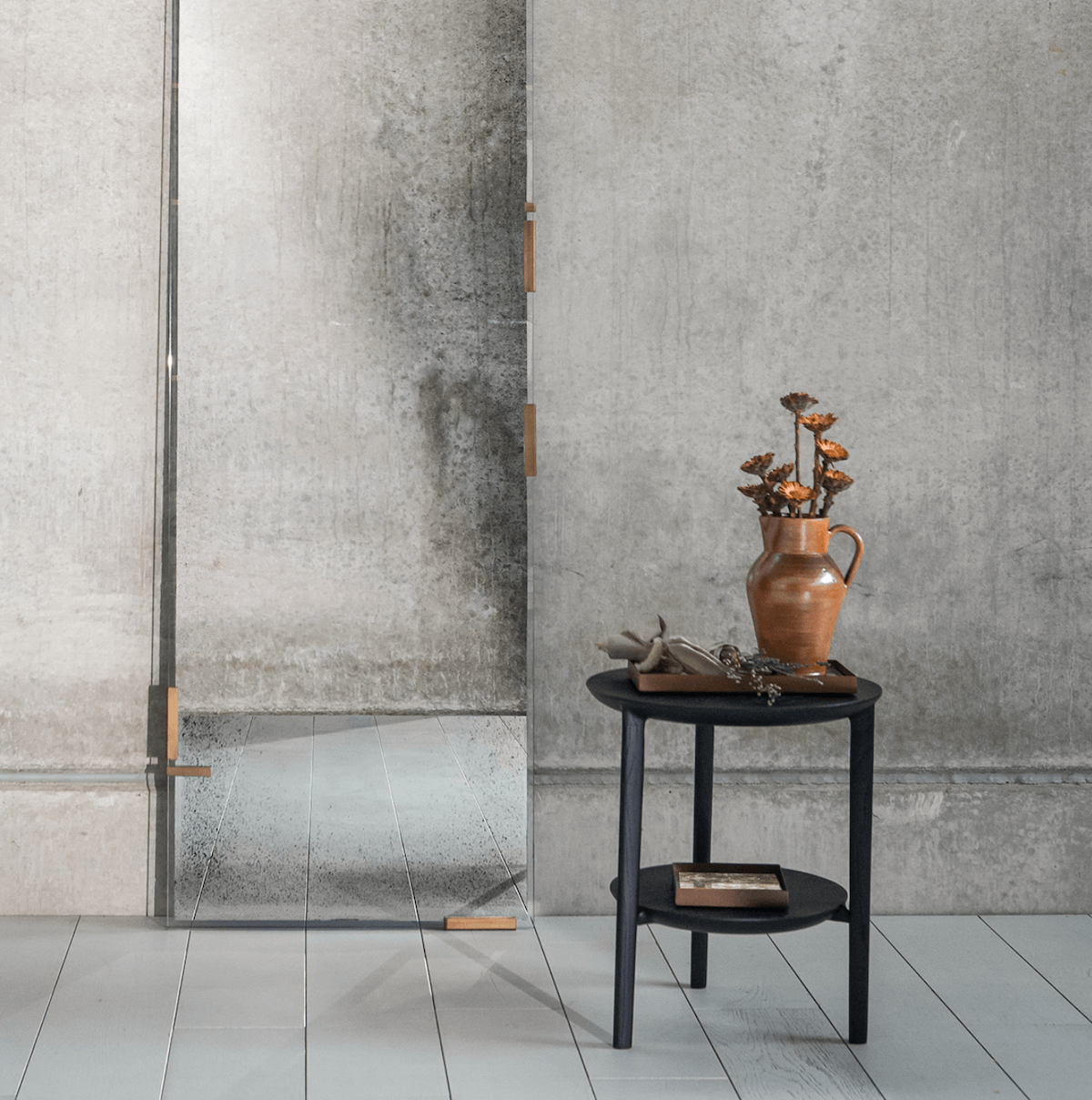 Table d'appoint moderne en chêne noir
