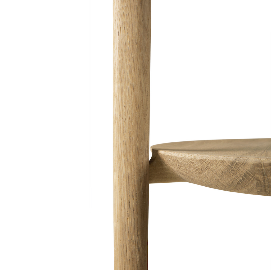 Table d'appoint moderne en chêne