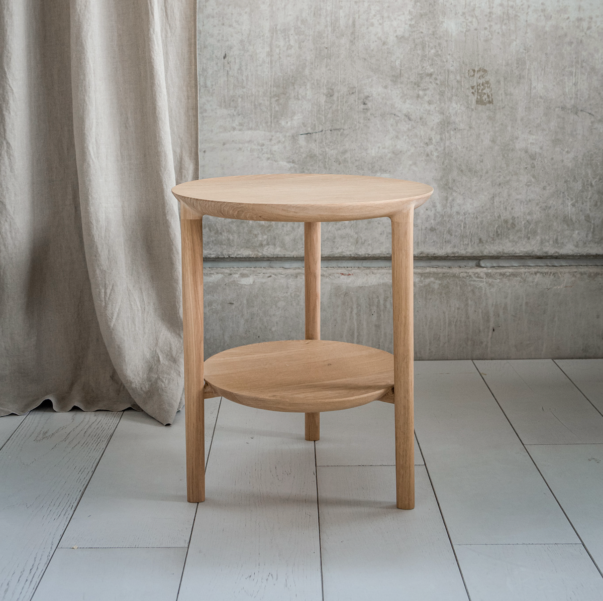 Table d'appoint moderne en chêne