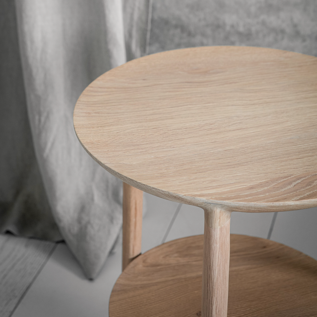 Table d'appoint moderne en chêne