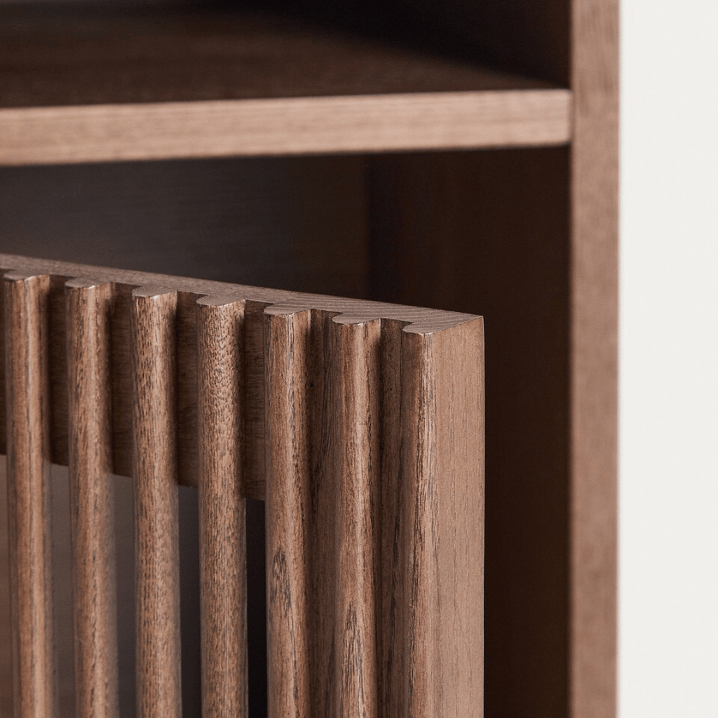 Table de chevet en noyer de style Mid-Century pour chambre à coucher, coloris noyer.