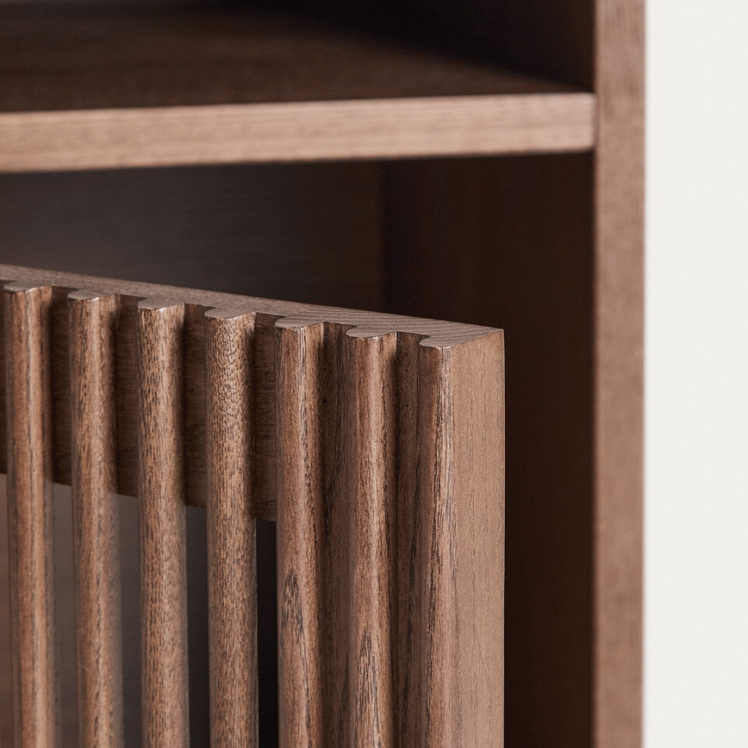 Table de chevet en noyer de style Mid-Century pour chambre à coucher, coloris noyer.