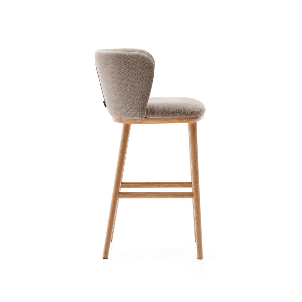 Tabouret de bar Chenille en frêne naturel avec mousse haute densité et dossier incurvé pour cuisine