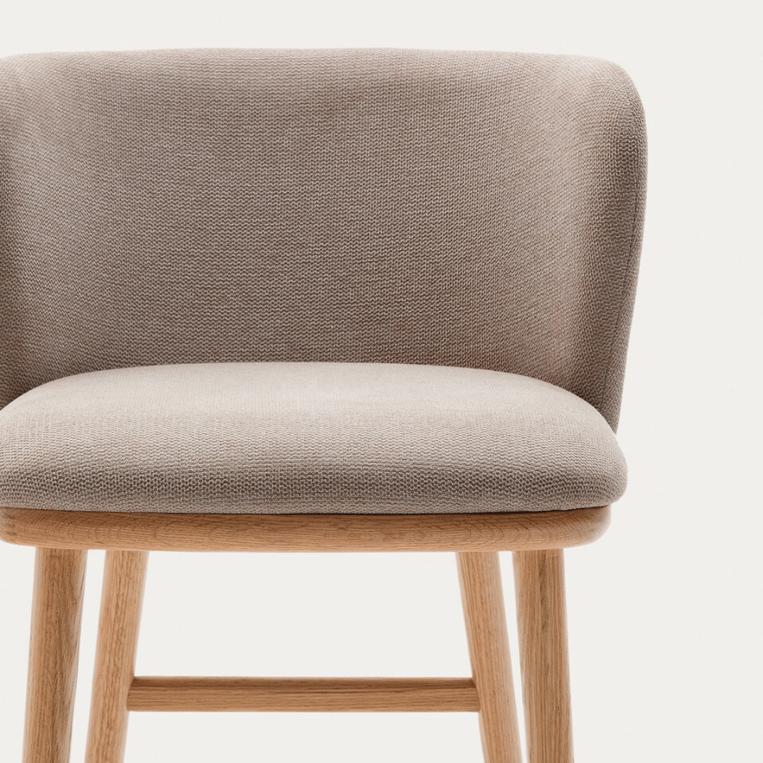 Tabouret de bar Chenille en frêne naturel avec mousse haute densité et dossier incurvé pour cuisine