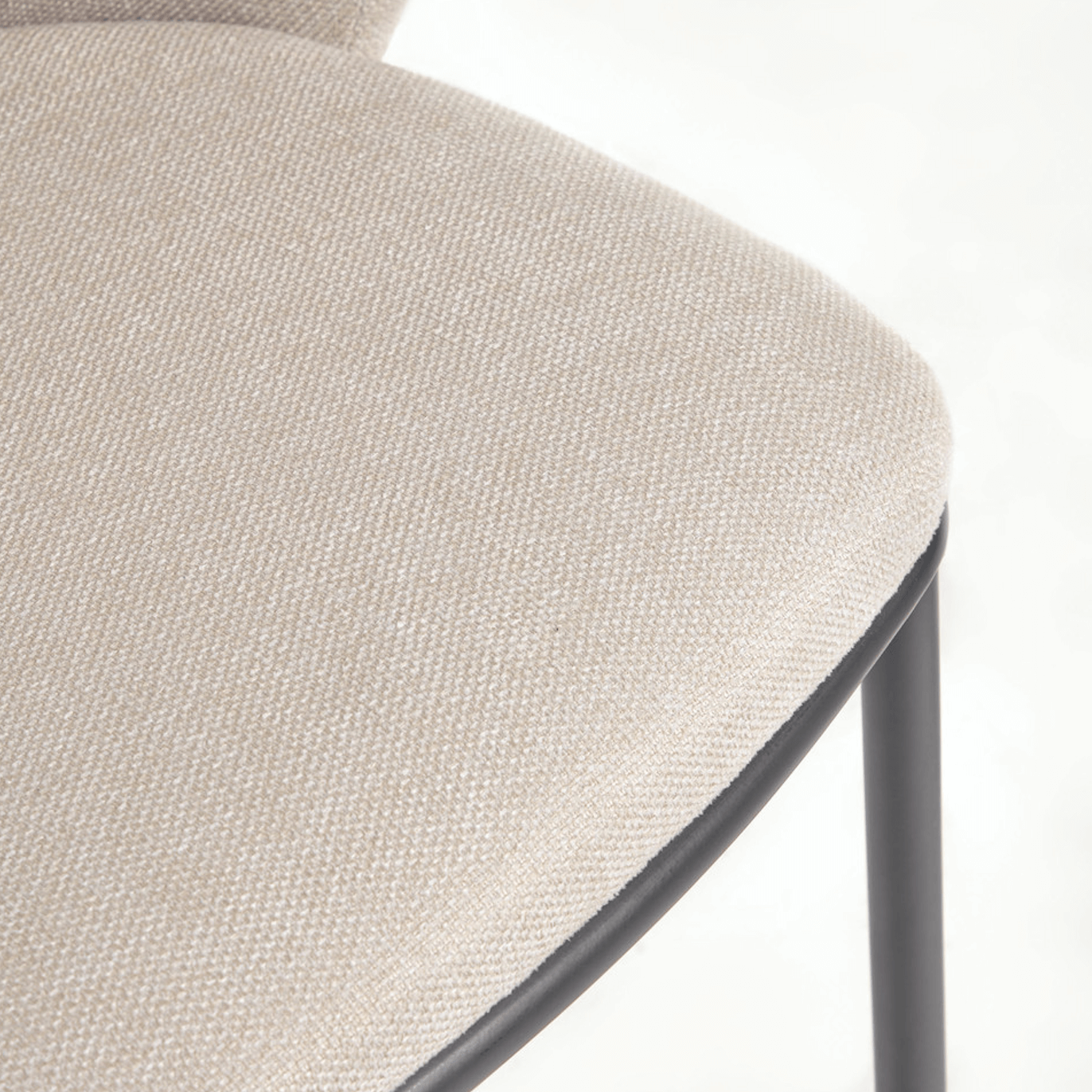 Tabouret de bar moderne en chenille ivoire avec mousse haute densité et dossier incurvé pour cuisine