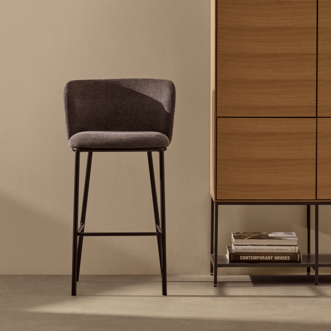Tabouret de bar moderne en chenille anthracite avec mousse haute densité et dossier incurvé pour cuisine