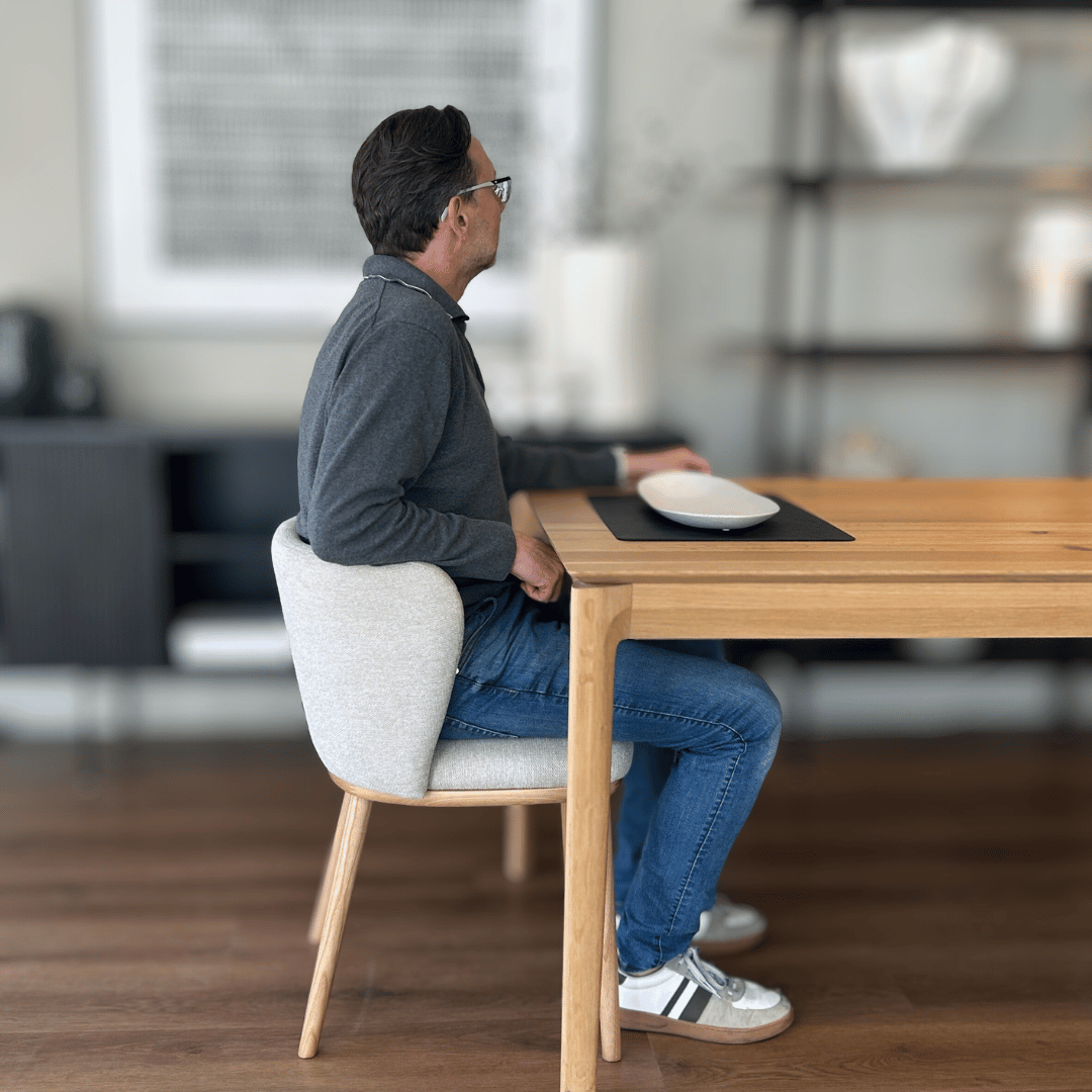 Chaise de salle à manger moderne cappuccino en chenille avec mousse haute densité et dossier incurvé