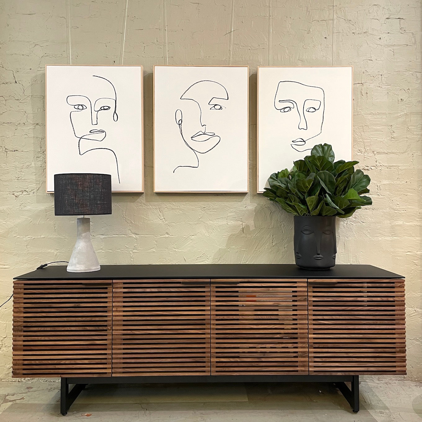 Meuble TV en noyer moderne pour salon