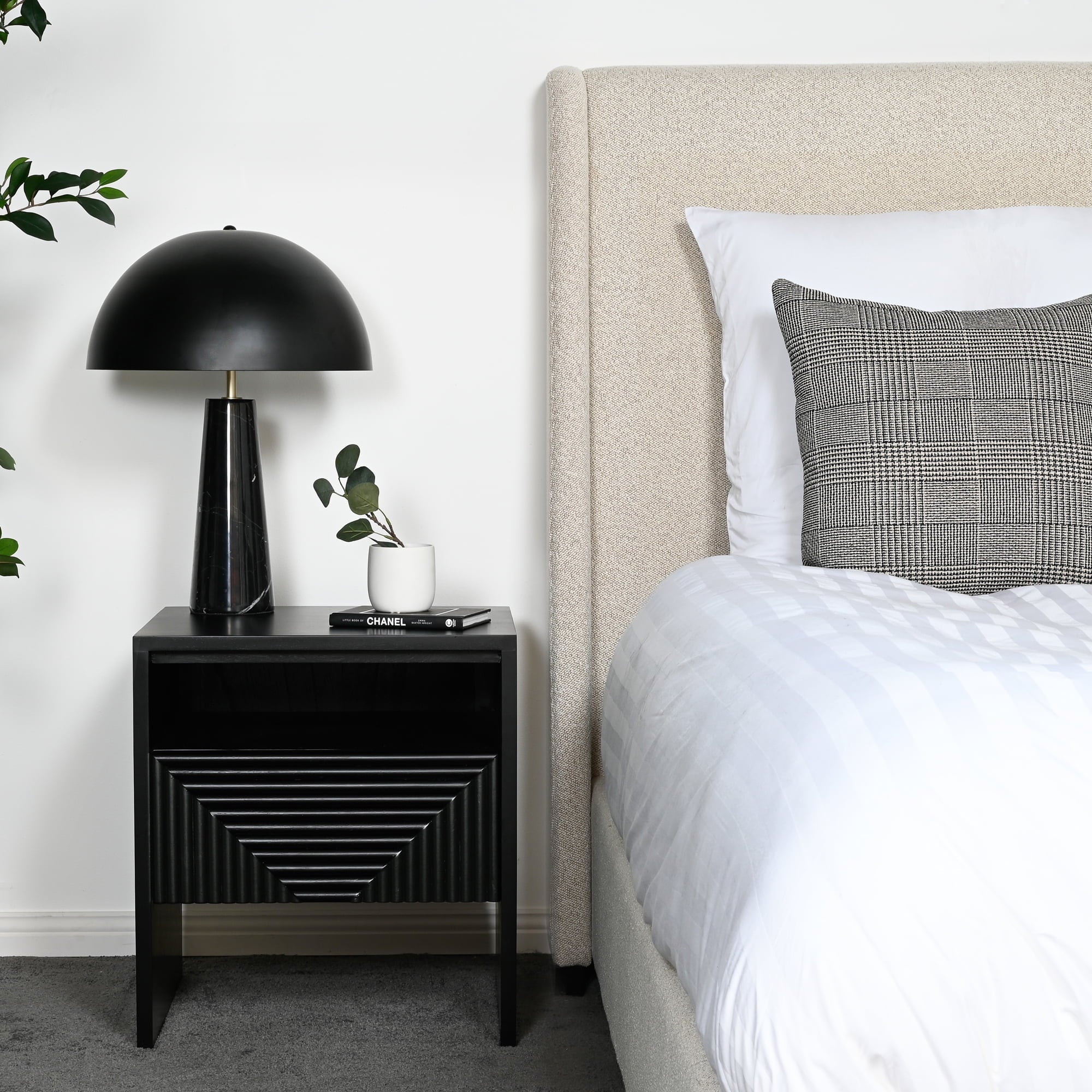 Table de chevet noire en bois pour chambre à coucher