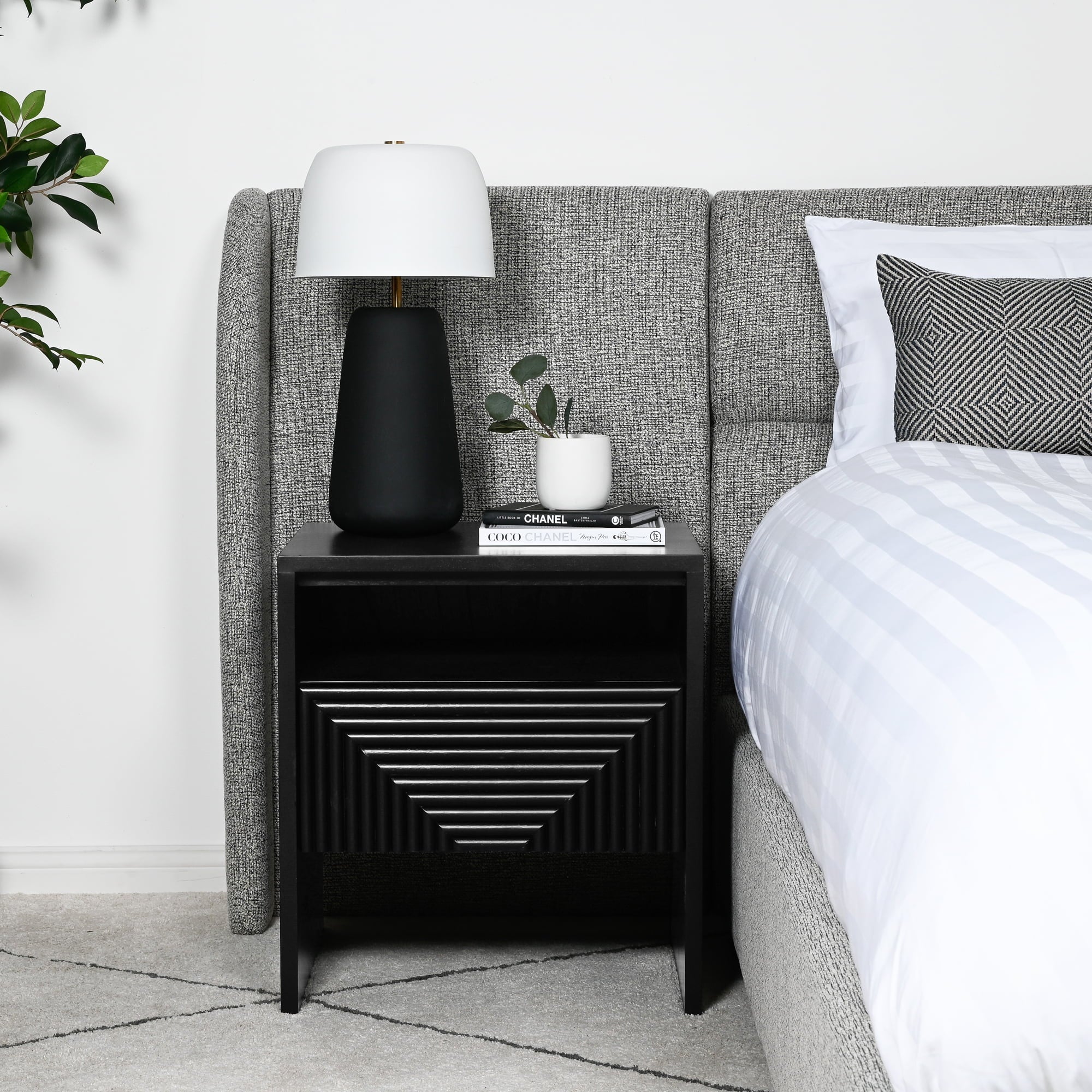 Table de chevet noire en bois pour chambre à coucher