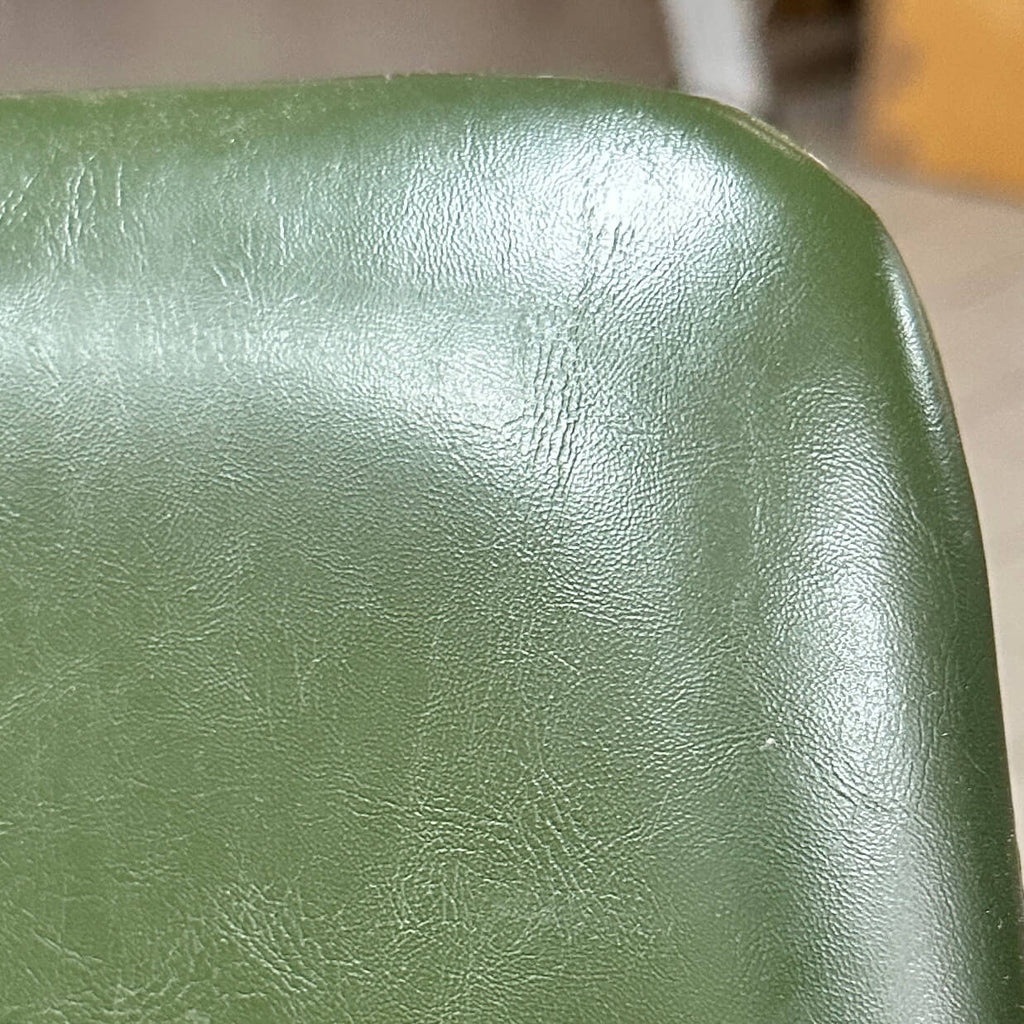 Chaise de salle à manger en similicuir vert style Mid-Century