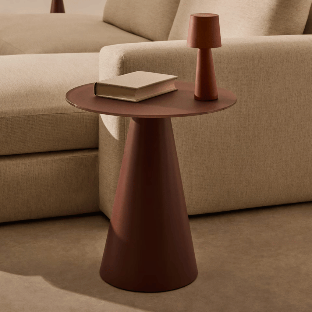 Table d'appoint en métal moderne
