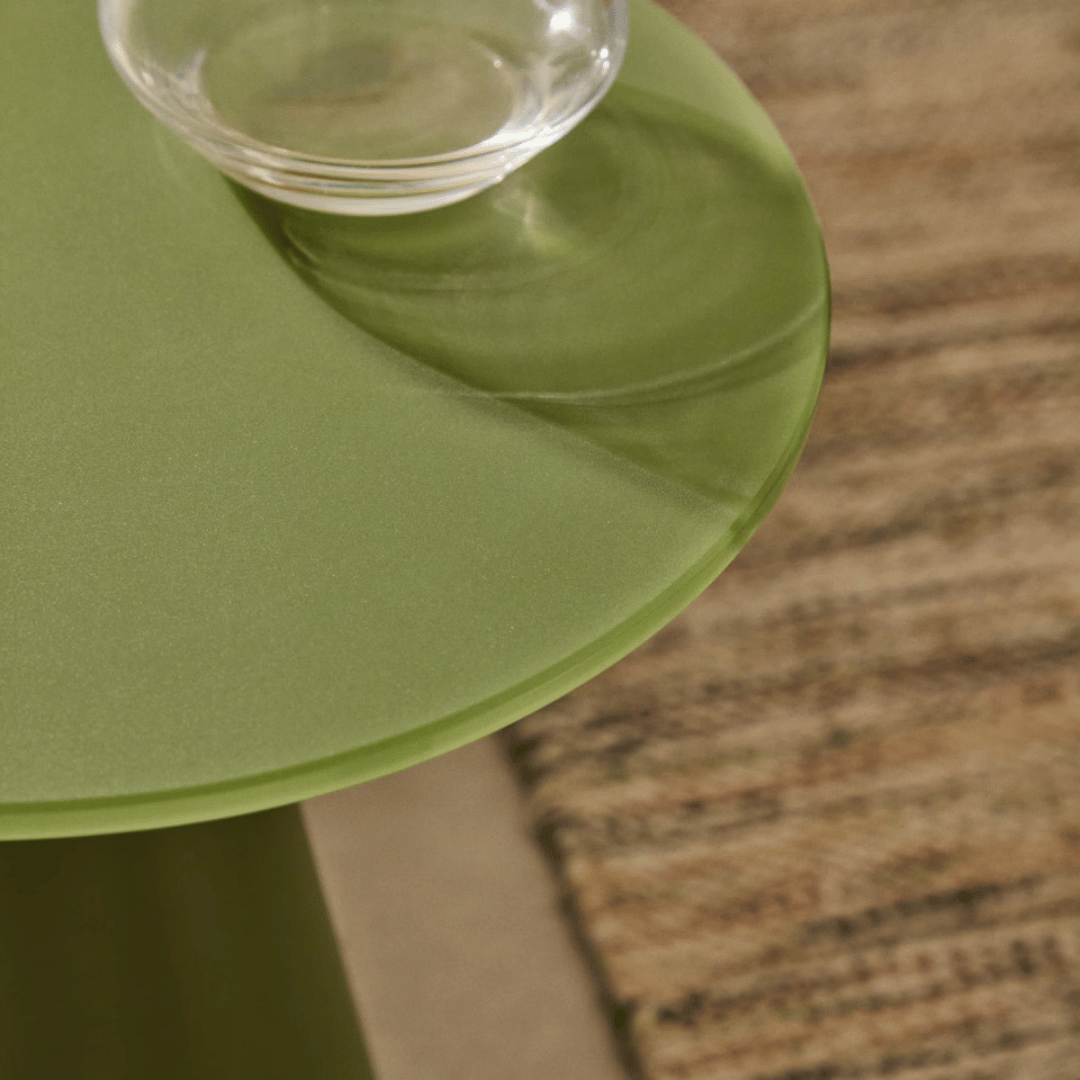 Table d'appoint moderne en métal vert