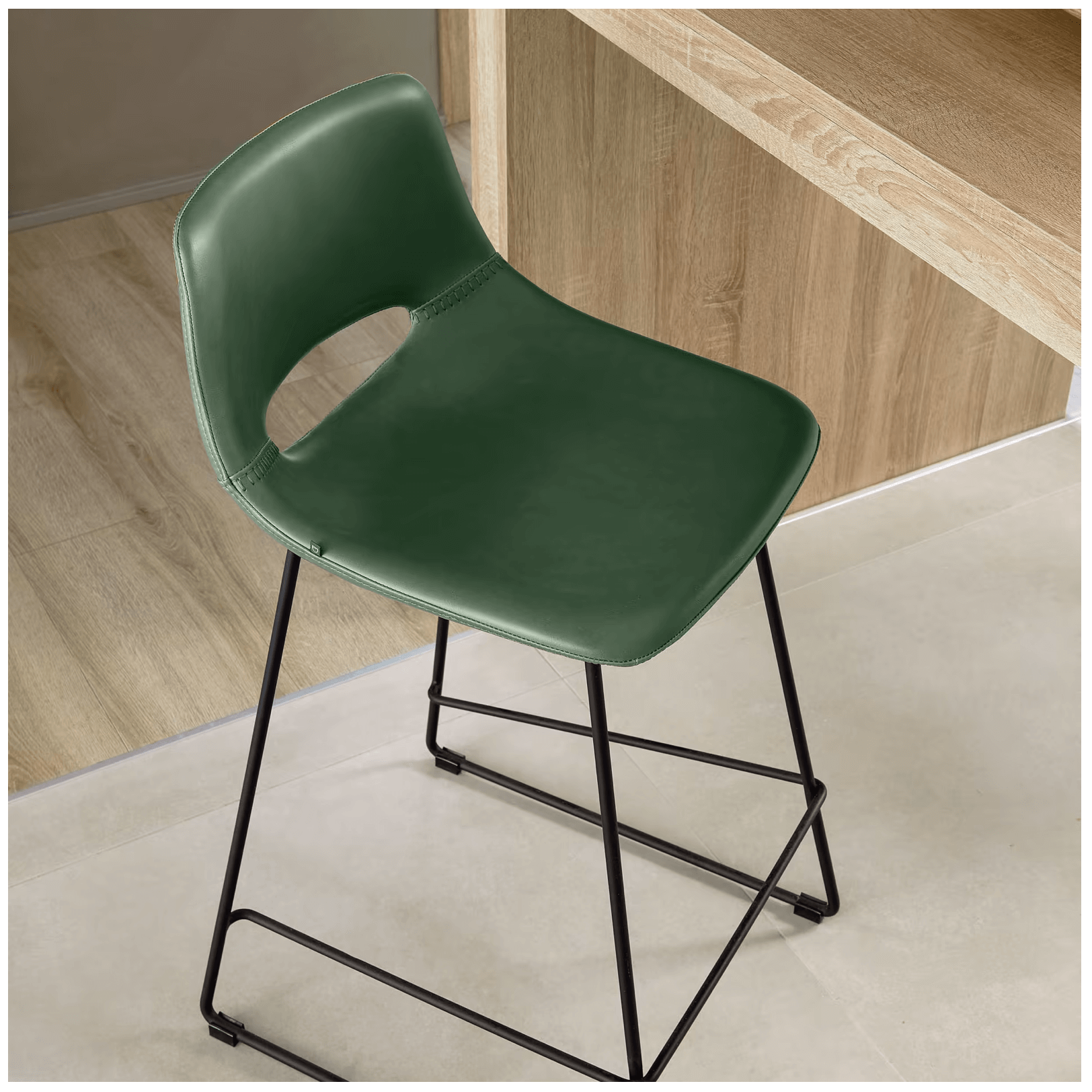 Tabouret de bar de cuisine en similicuir vert style Mid-Century