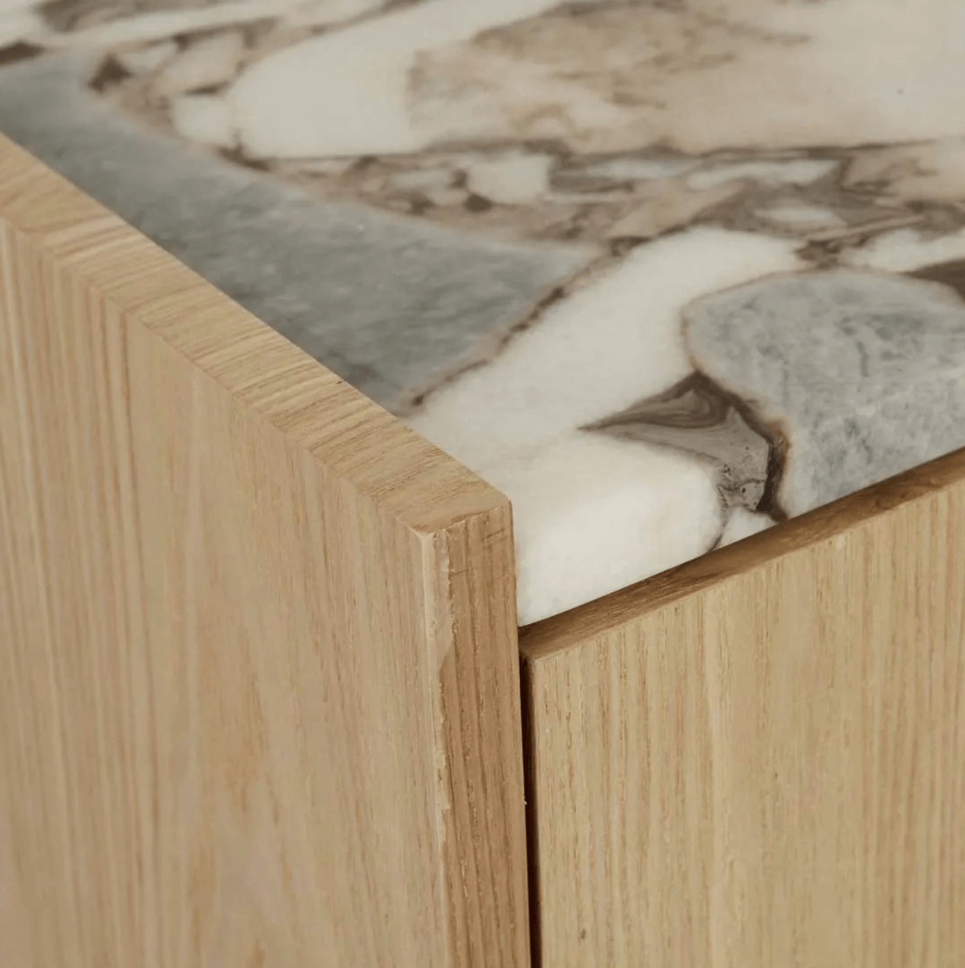 Table de chevet moderne en marbre et frêne naturel pour chambre à coucher