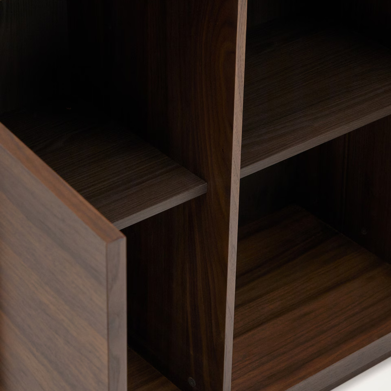 Meuble de rangement en noyer brun de style Mid-Century avec rangement pour le salon