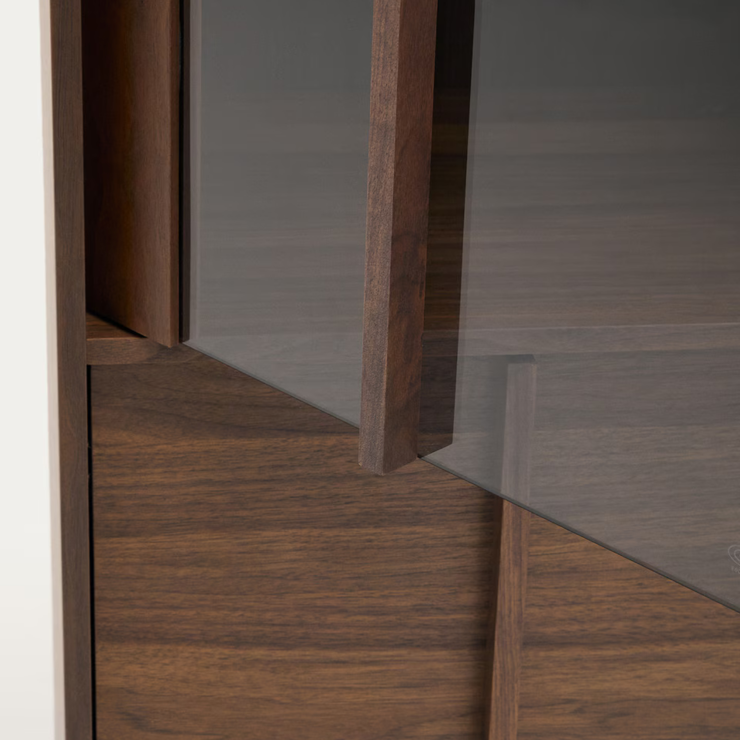 Meuble de rangement en noyer brun de style Mid-Century avec rangement pour le salon