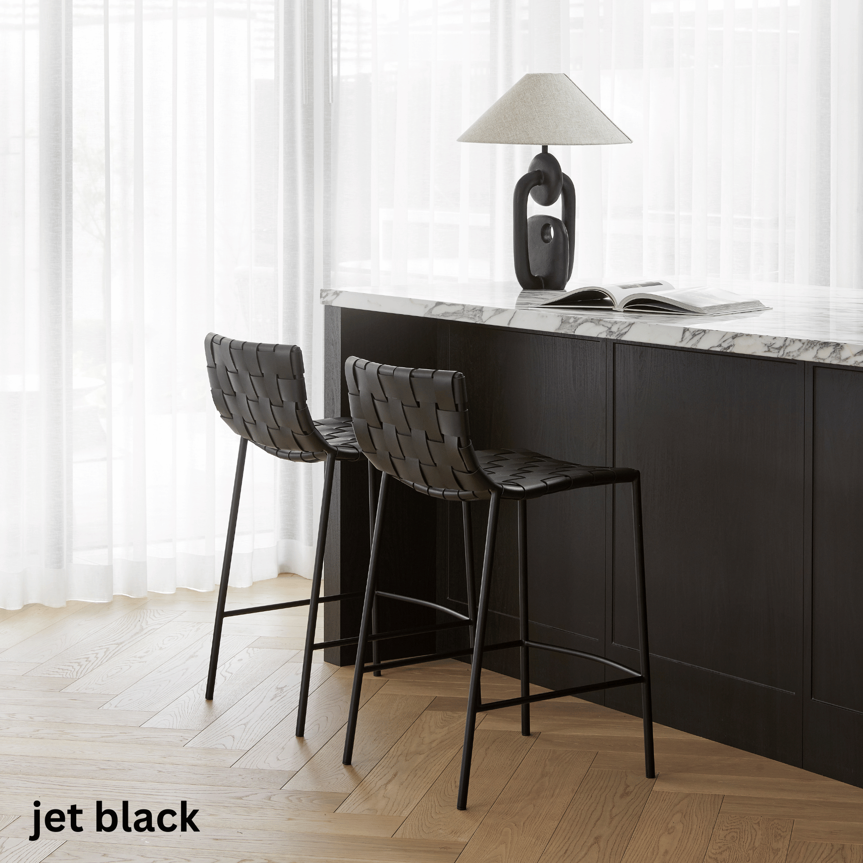 Tabouret de bar mi-siècle en cuir couleur sable avec pieds en métal laqué époxy pour cuisine