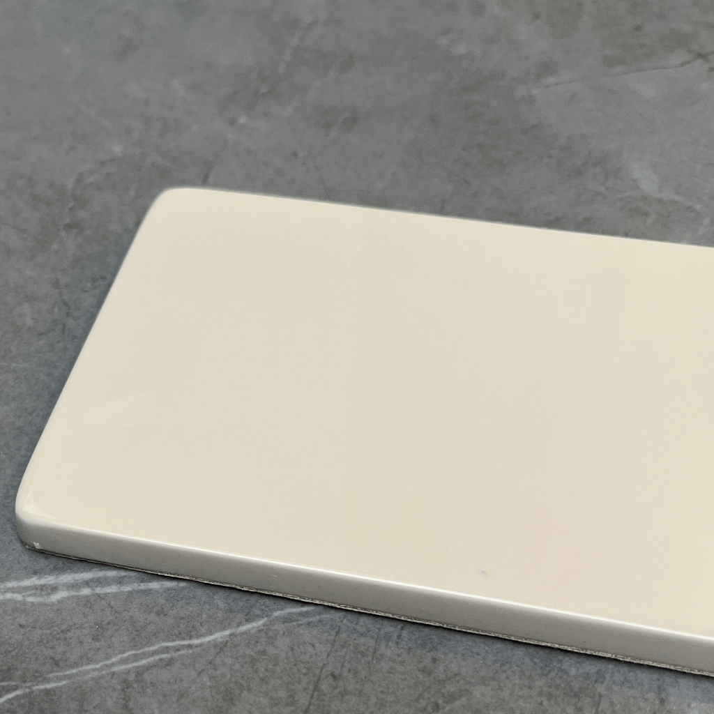 Table d'appoint moderne beige
