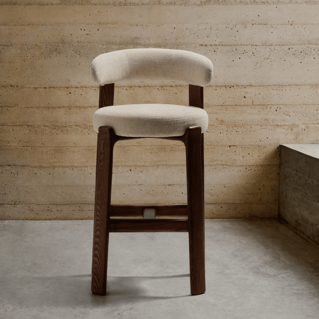 Tabouret de bar en noyer brun Mid-Century avec mousse haute densité et pieds en bois pour cuisine