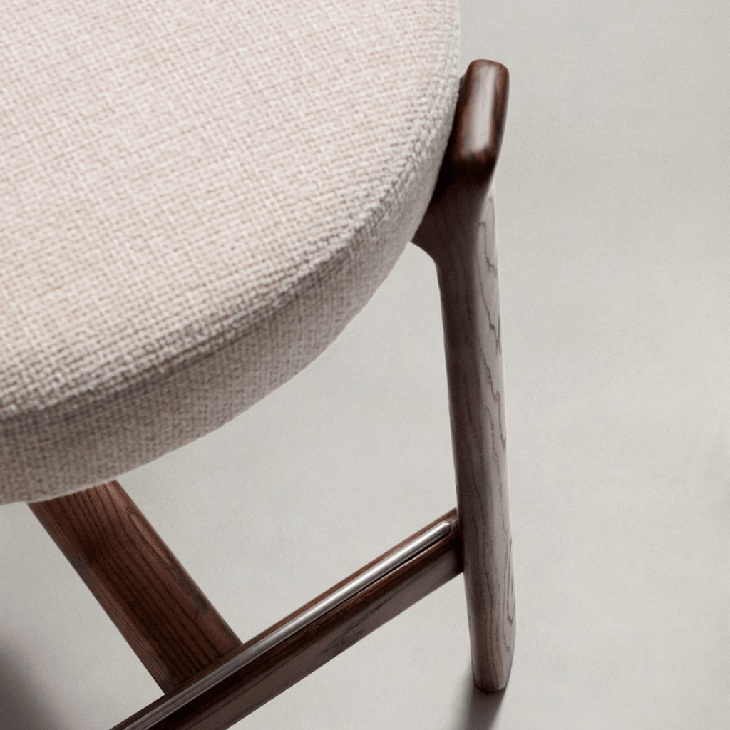 Tabouret de bar en noyer brun Mid-Century avec mousse haute densité et pieds en bois pour cuisine