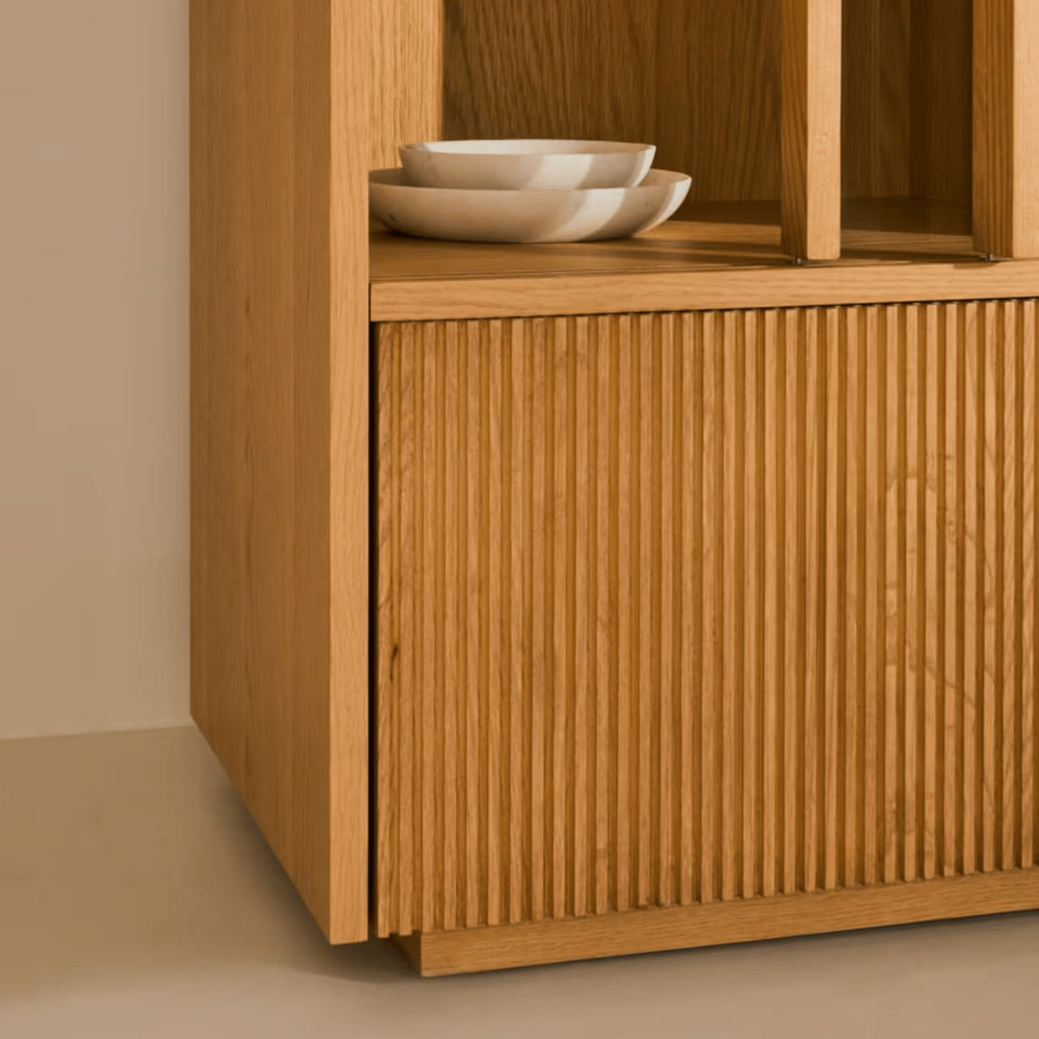 Meuble de rangement moderne en chêne avec rangement pour salon