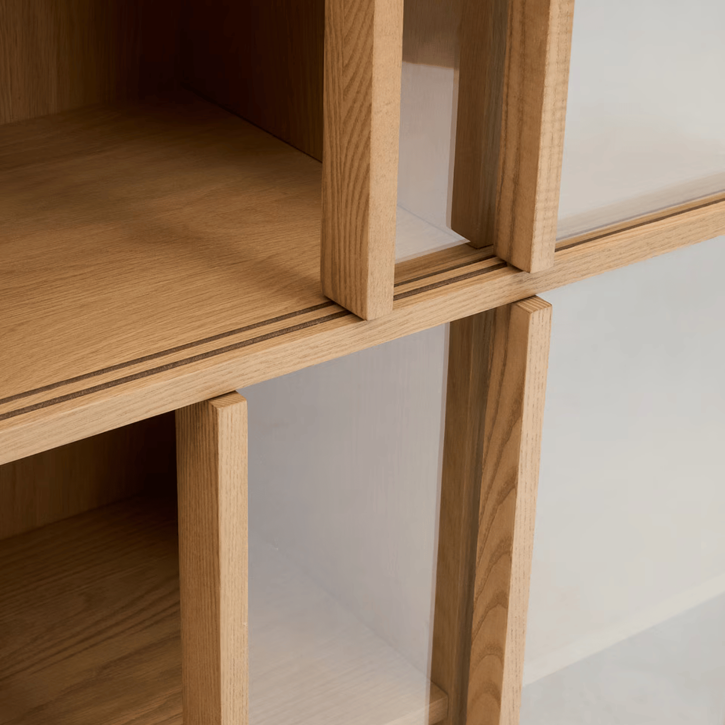 Meuble de rangement moderne en chêne avec rangement pour salon