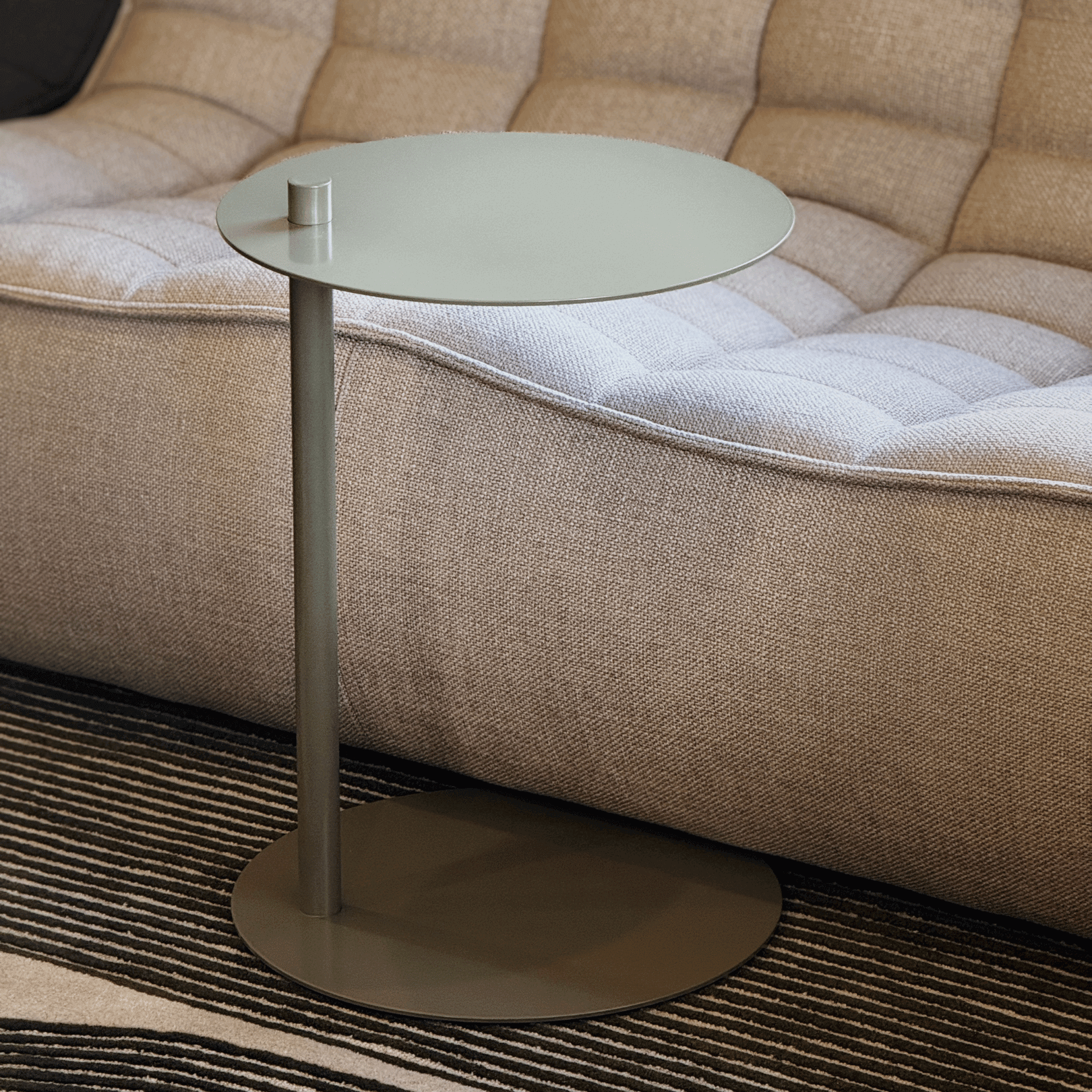 Table d'appoint en métal vert