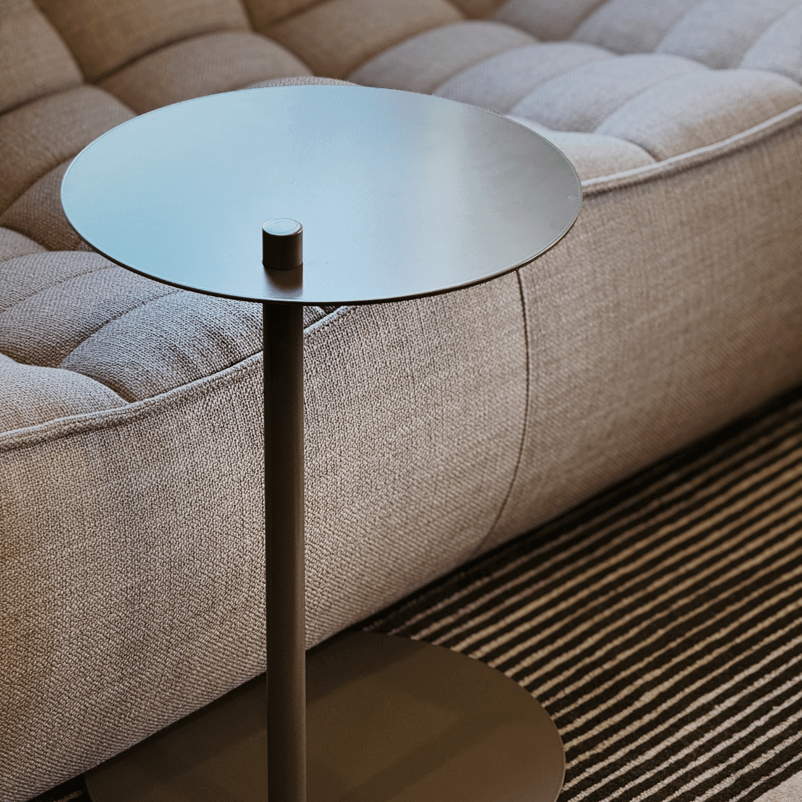 Table d'appoint en métal vert