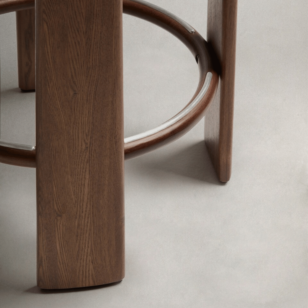 Tabouret de bar en noyer Mid-Century avec mousse haute densité et pieds en bois pour cuisine
