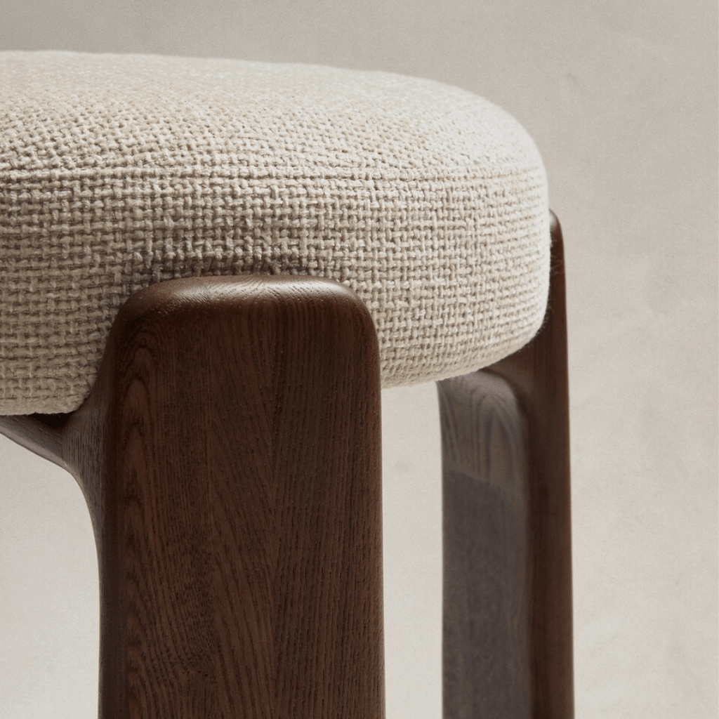 Tabouret de bar en noyer Mid-Century avec mousse haute densité et pieds en bois pour cuisine