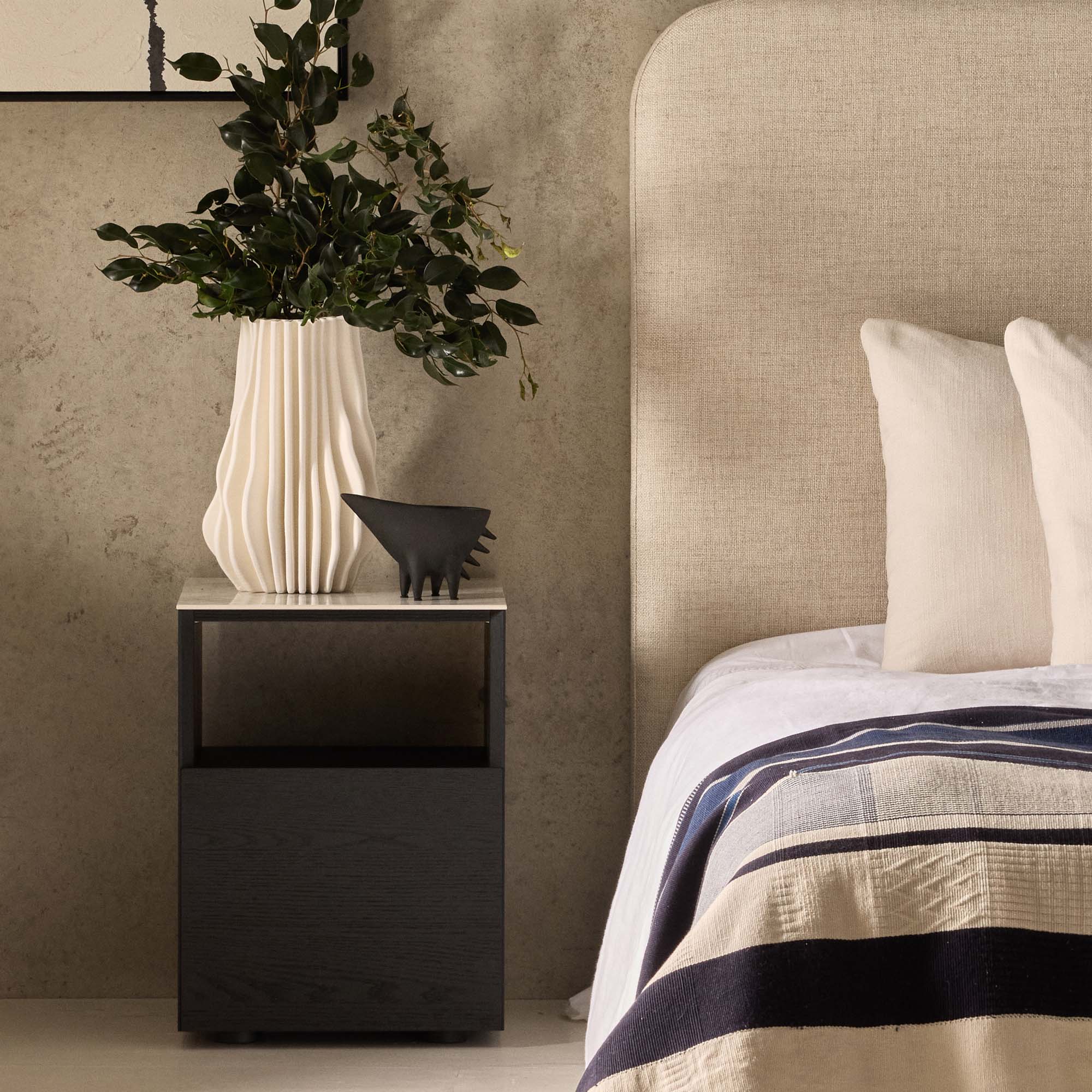 Table de chevet moderne en marbre et chêne noir pour chambre à coucher