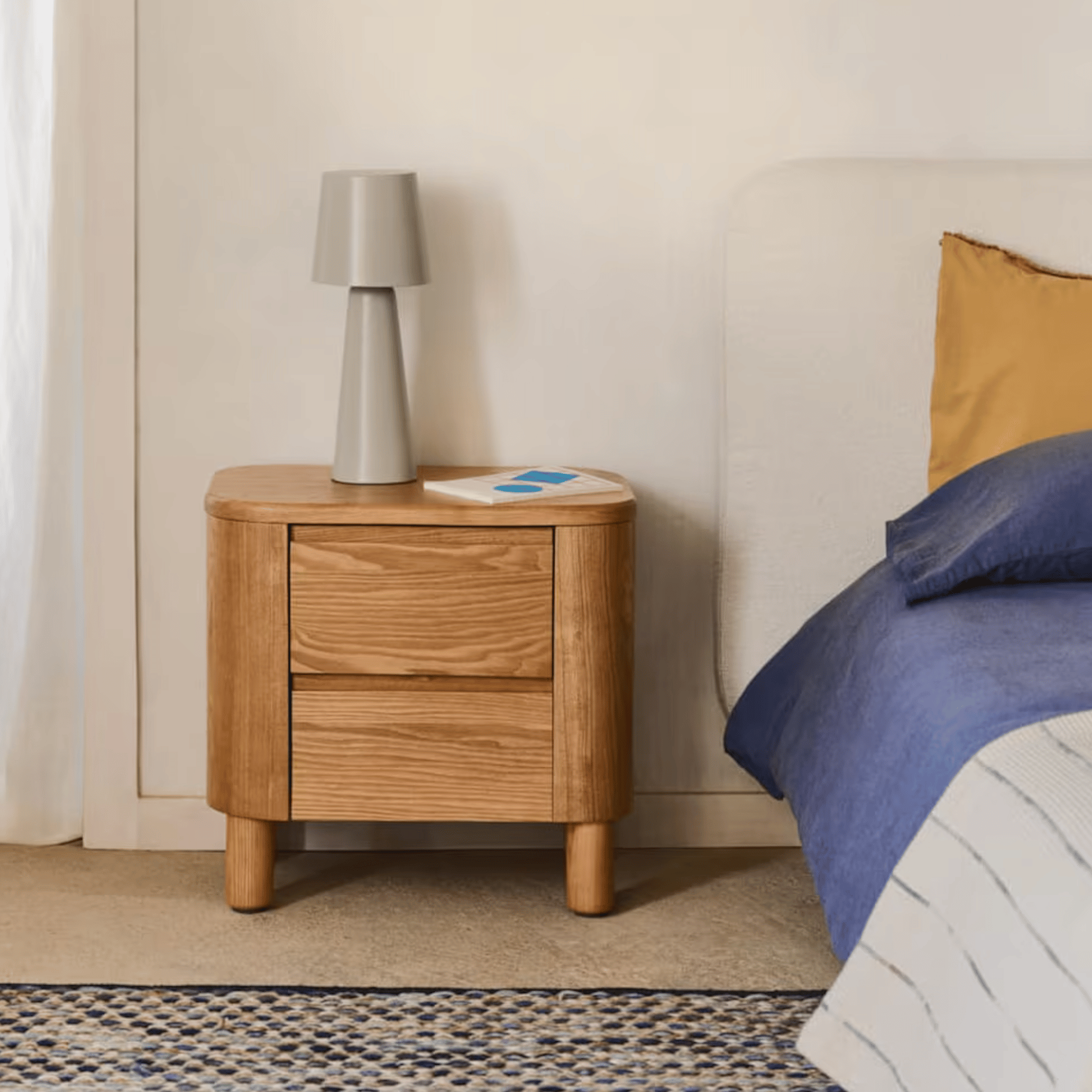 Table de chevet en frêne avec fermeture amortie pour chambre à coucher