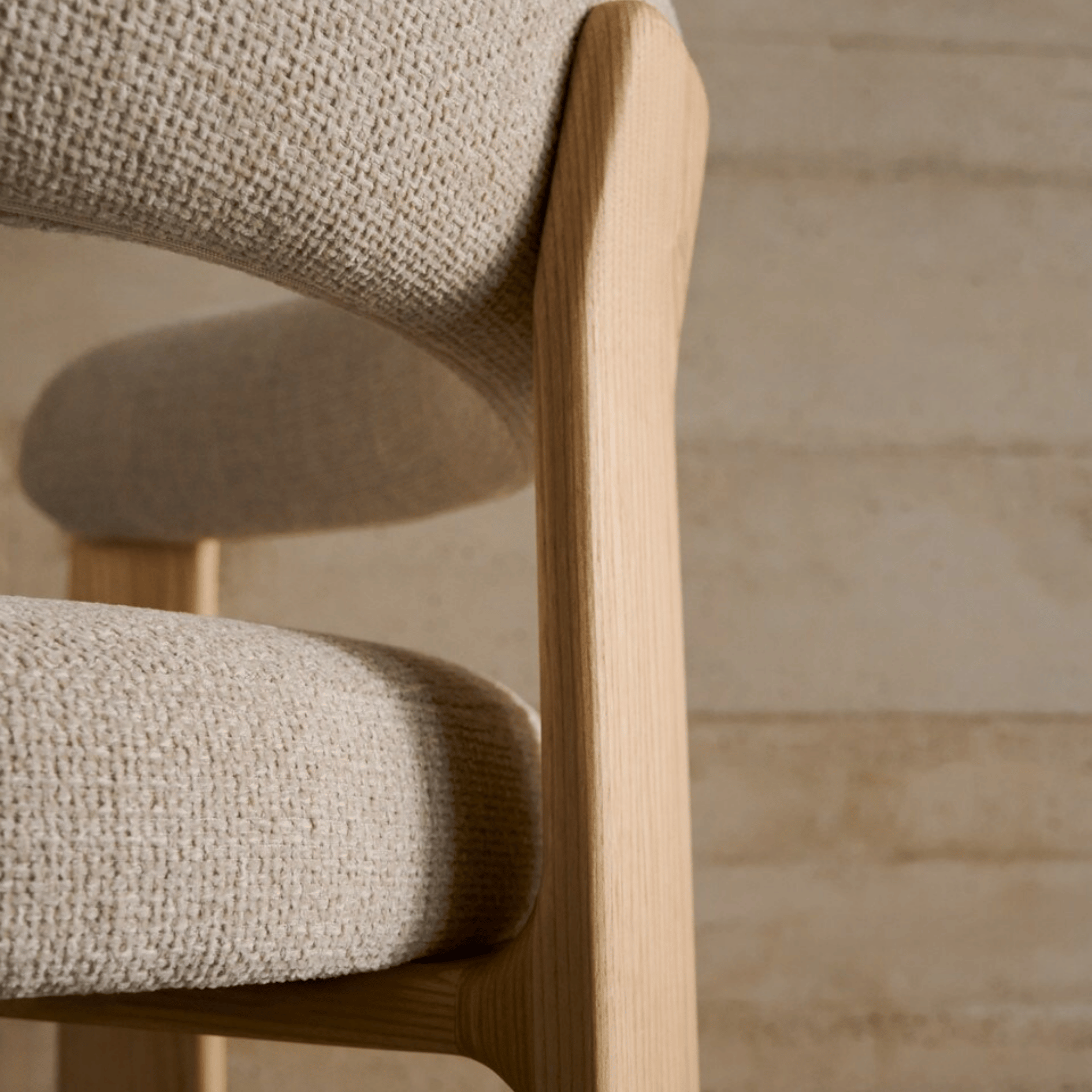Chaise de salle à manger Mid-Century en frêne naturel avec mousse haute densité et pieds en bois pour salle à manger