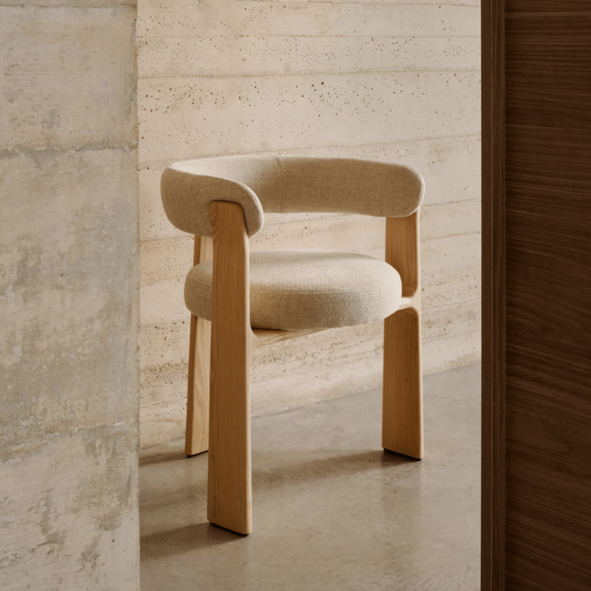 Chaise de salle à manger Mid-Century en frêne naturel avec mousse haute densité et pieds en bois pour salle à manger