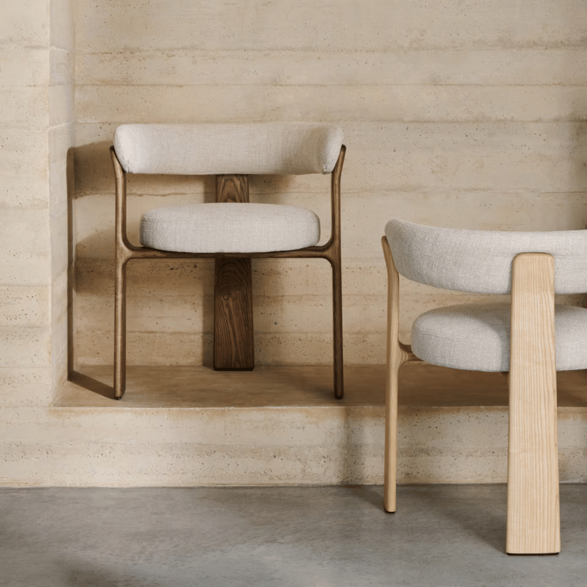 Chaise de salle à manger Mid-Century en frêne naturel avec mousse haute densité et pieds en bois pour salle à manger