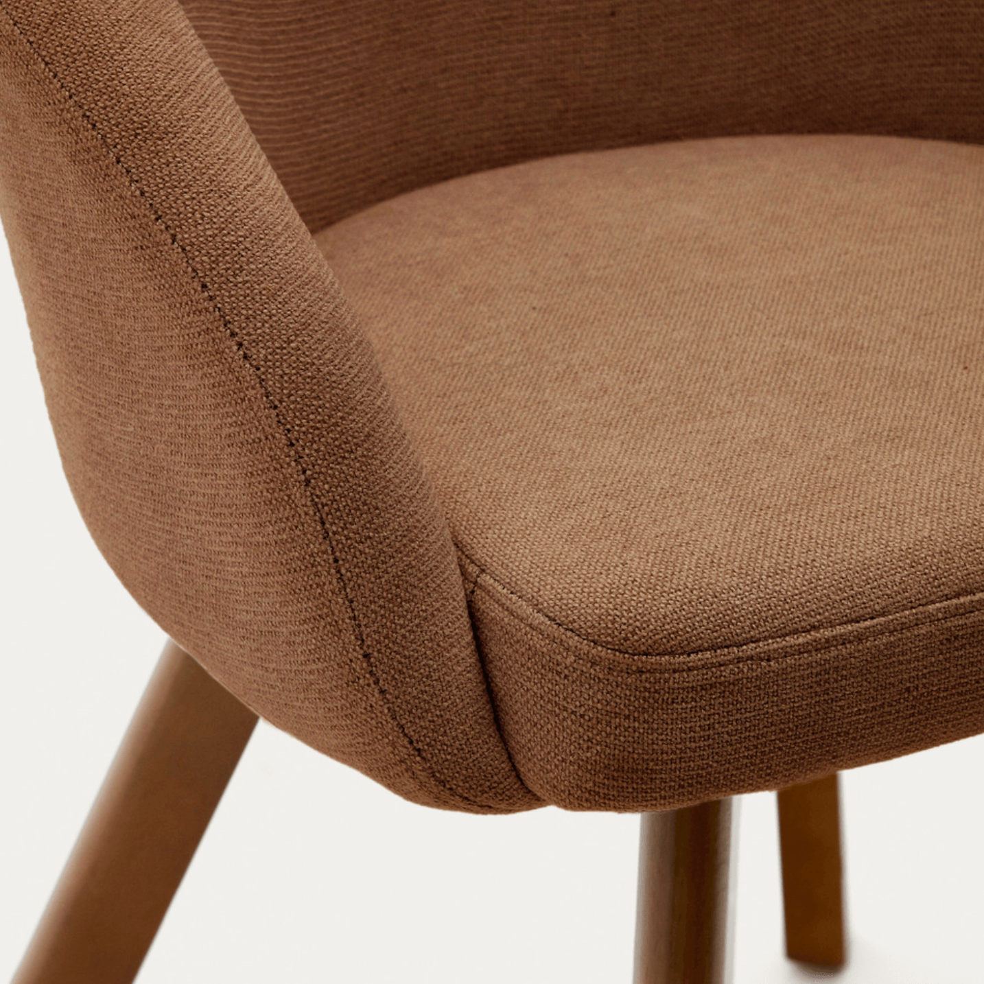 Chaise de salle à manger pivotante en noyer avec pieds en bois de style Mid-Century