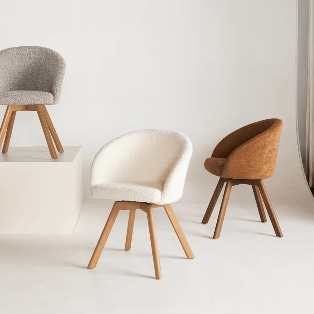 Chaise de salle à manger pivotante en noyer avec pieds en bois de style Mid-Century