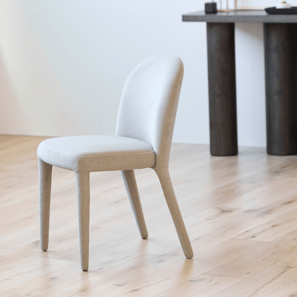 Chaise de salle à manger minimaliste en lin couleur sable