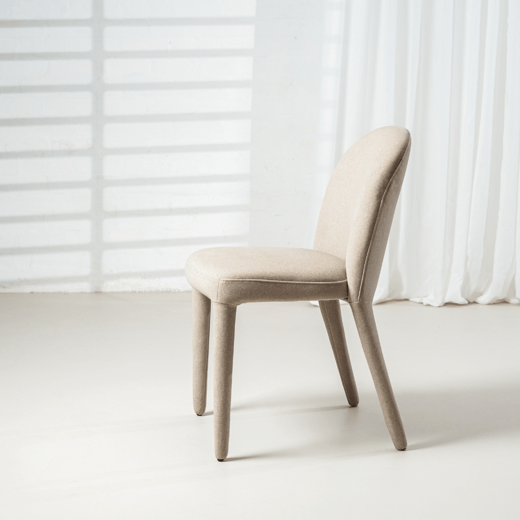 Chaise de salle à manger minimaliste en lin couleur sable